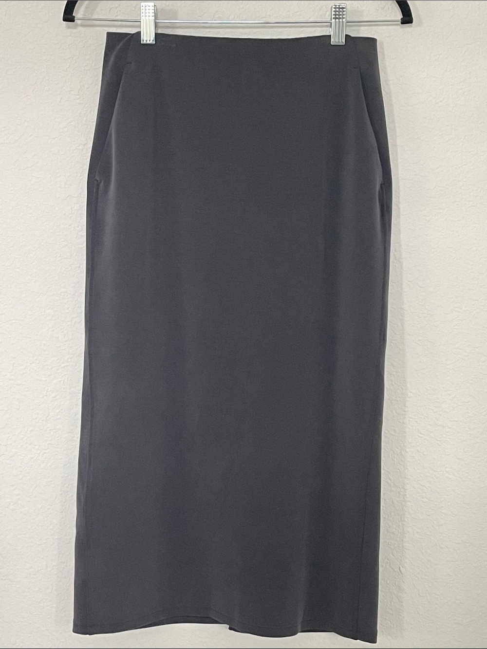 Lululemon Women’s Size 6 Charcoal Gray Midi Pencil Skirt Back Slit Pockets EUC